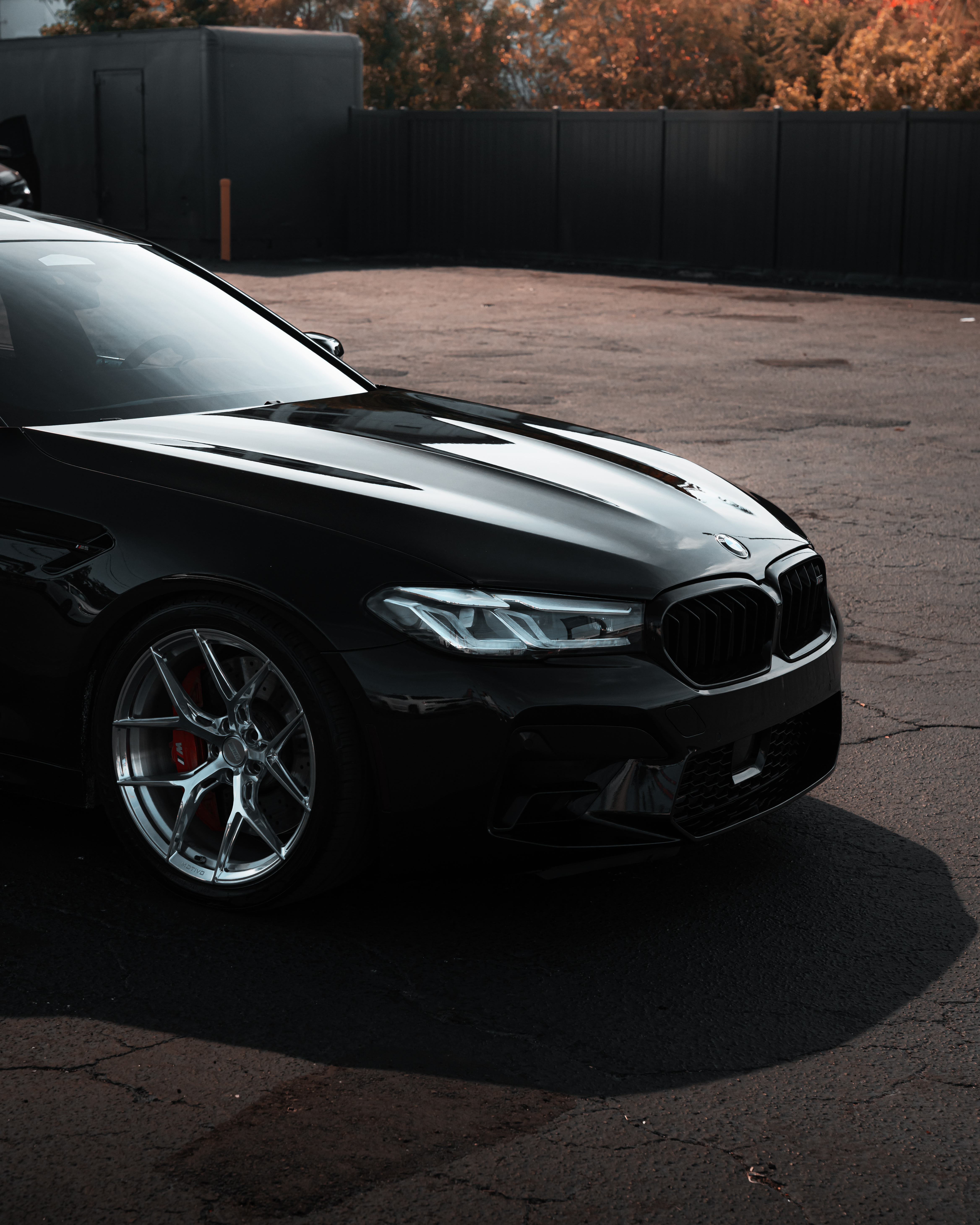 2021 BMW M5 with Motivo Forged MB-H custom wheels in gloss polished clear detail view