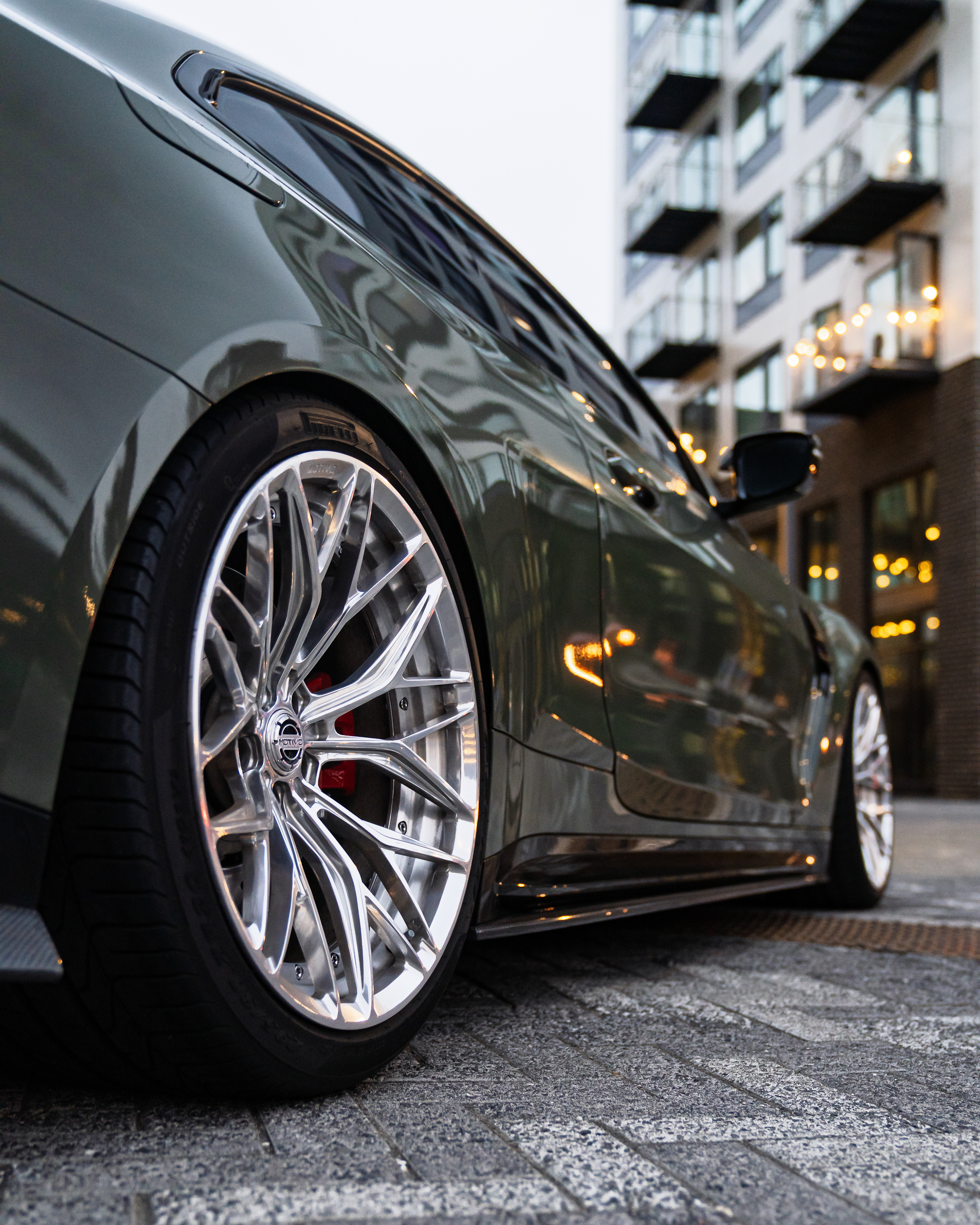 2022 BMW M4 with Motivo Forged CS-C custom wheels in gloss polished clear and gloss brushed clear detail view