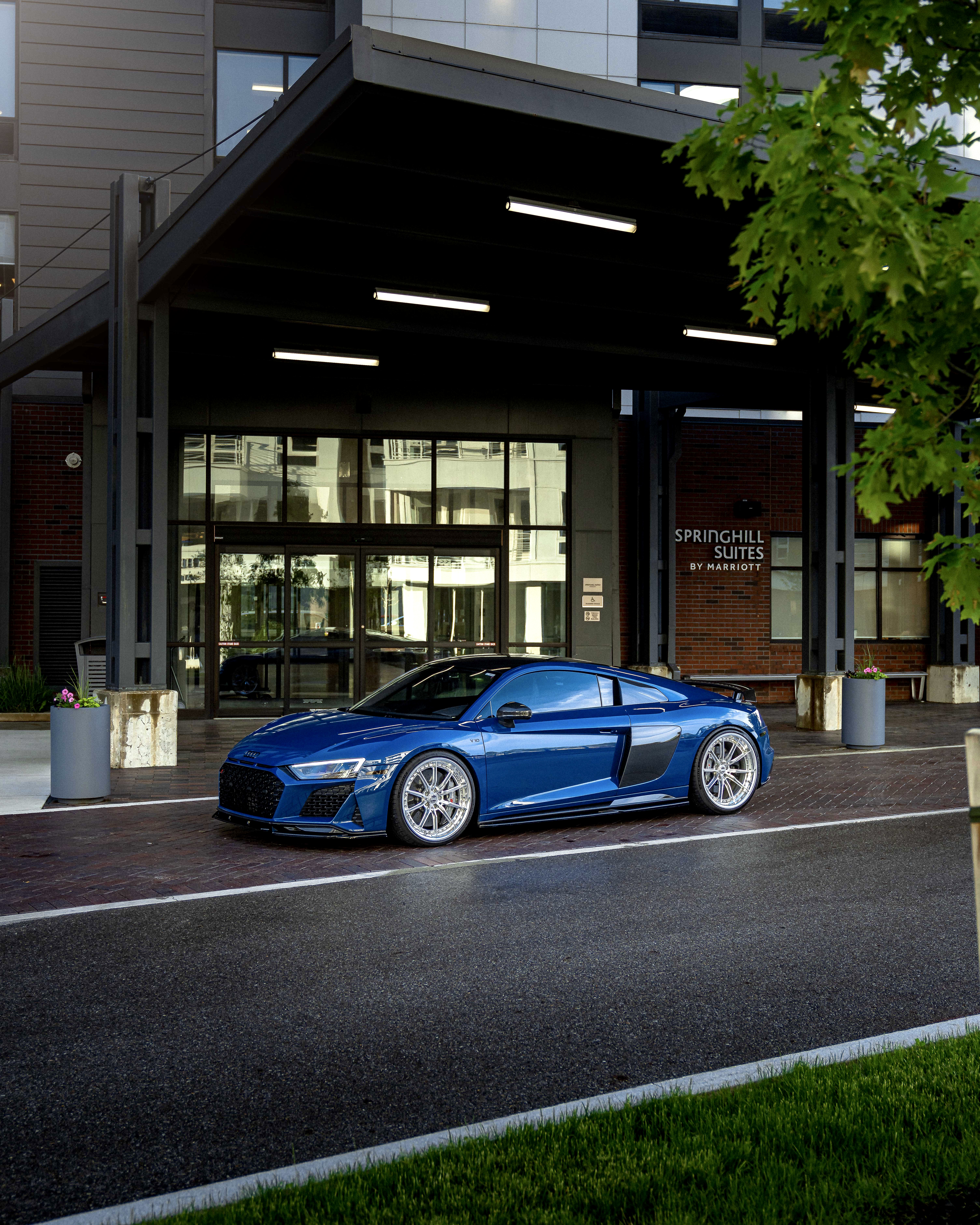 2021 Audi R8 with Motivo Forged CS-M custom wheels in frozen polished clear and gloss polished clear detail view