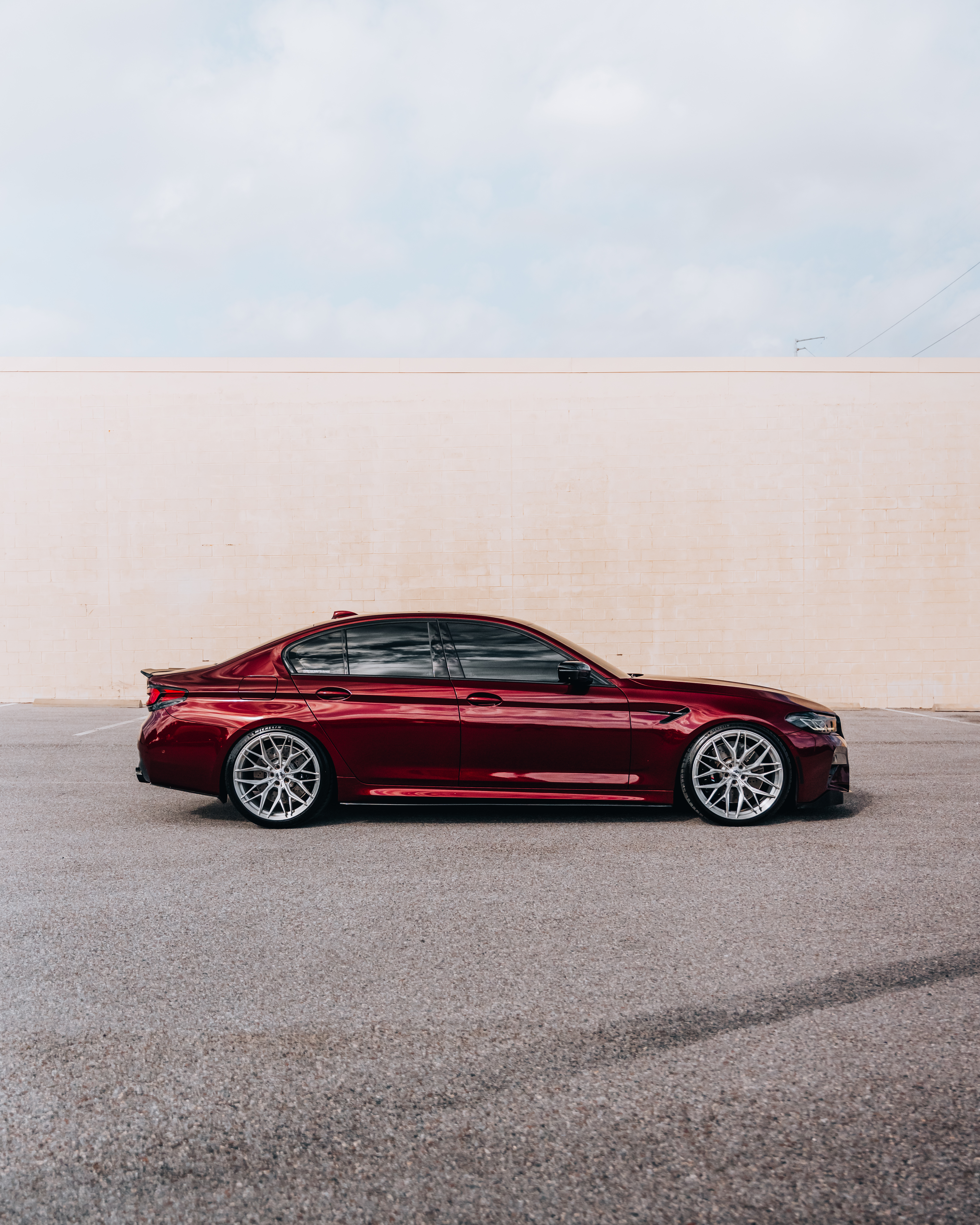 2023 BMW M5 with Motivo Forged MB-E custom wheels in  side view