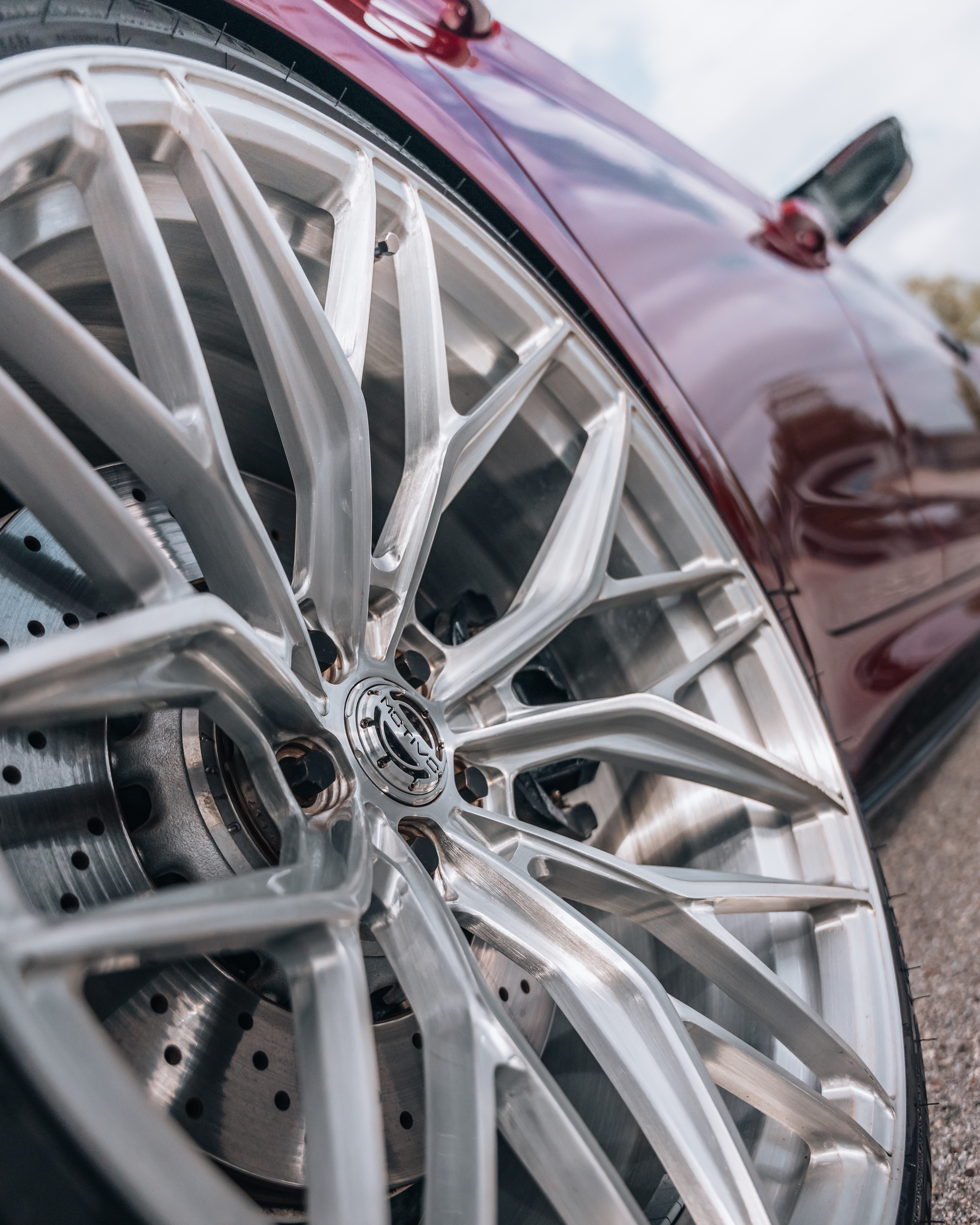 2023 BMW M5 with Motivo Forged MB-E custom wheels in  detail view