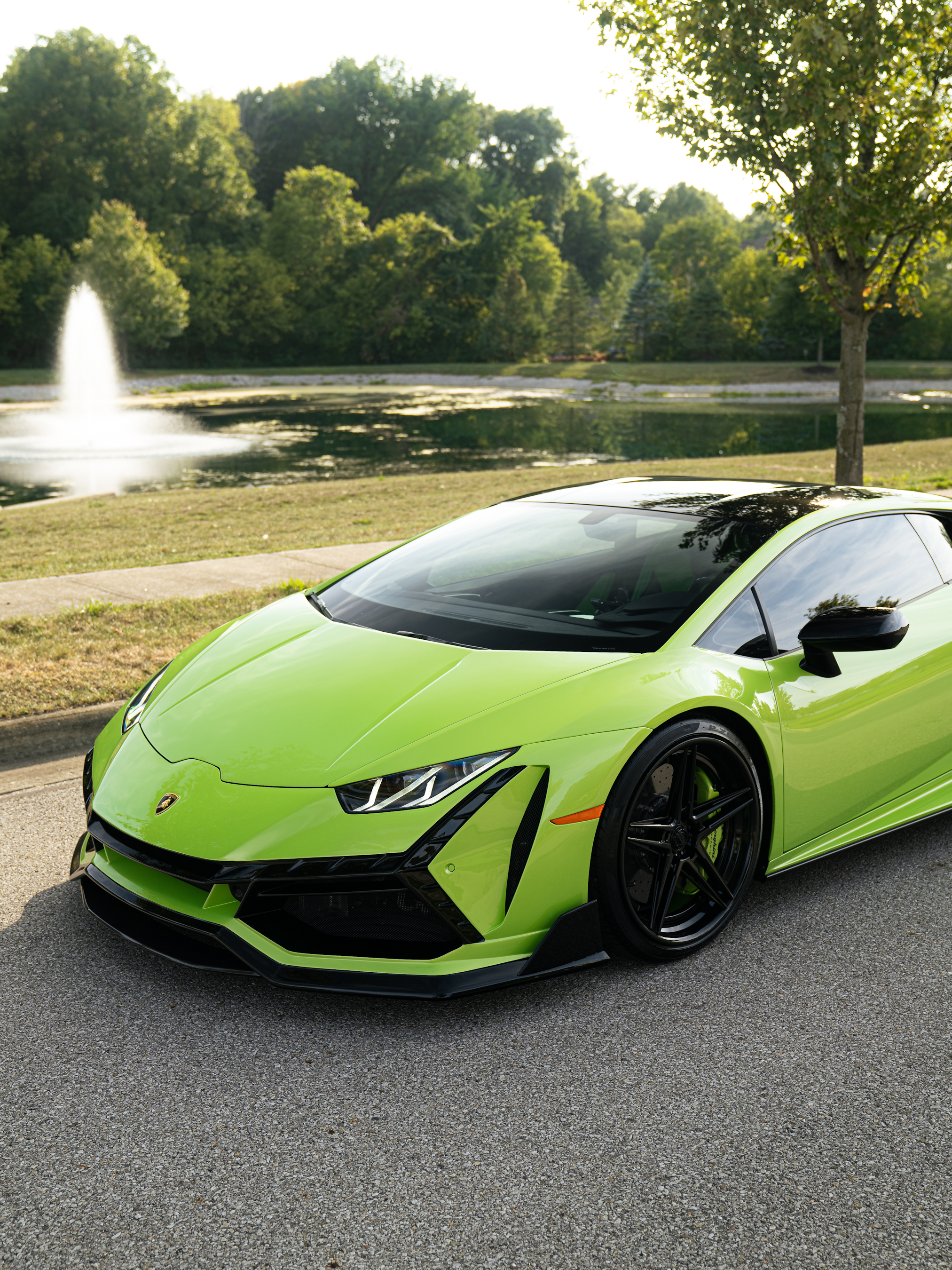 2023 Lamborghini Huracan with Motivo Forged CS-D custom wheels in gloss black and gloss black detail view