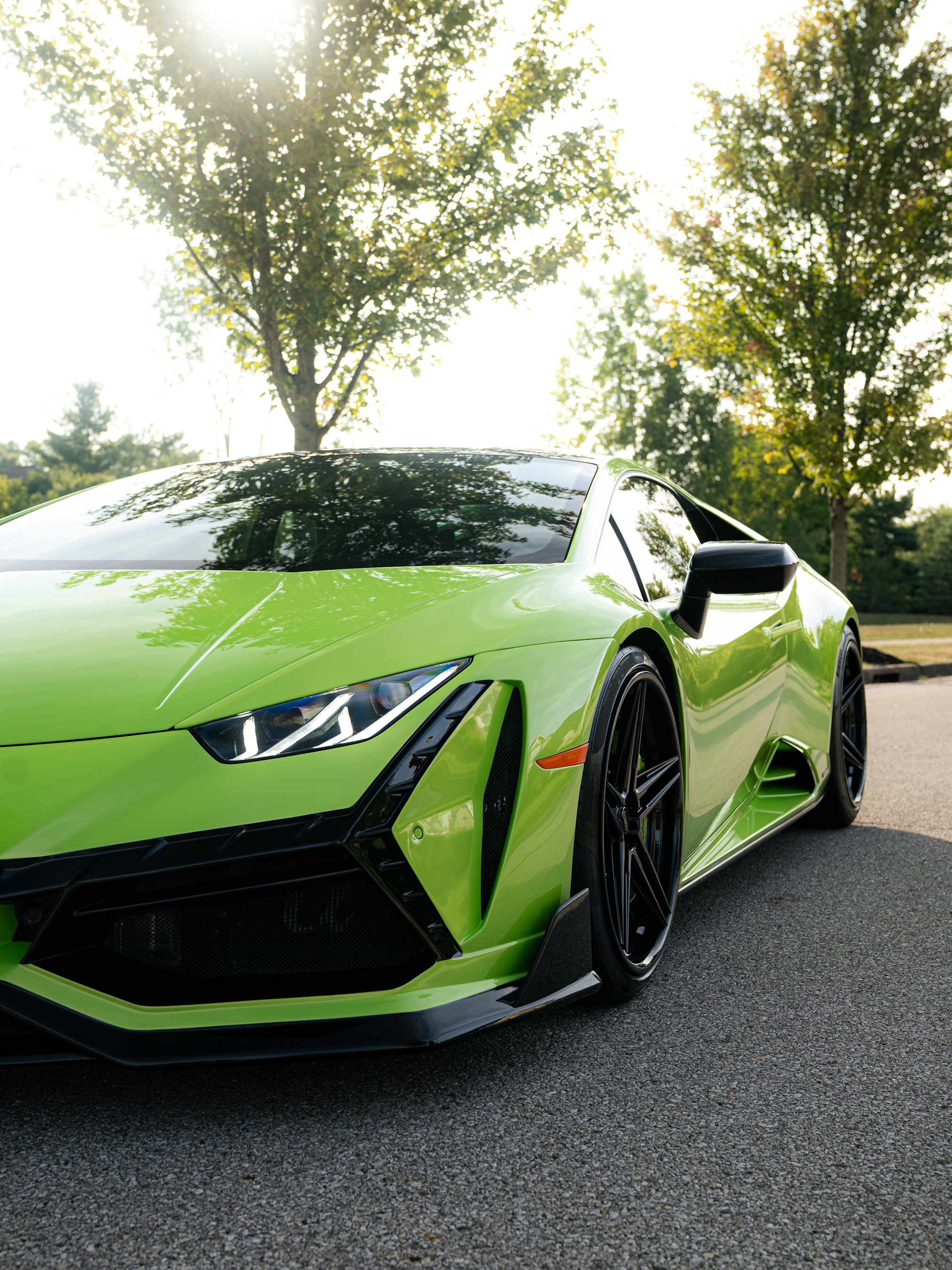2023 Lamborghini Huracan with Motivo Forged CS-D custom wheels in gloss black and gloss black detail view