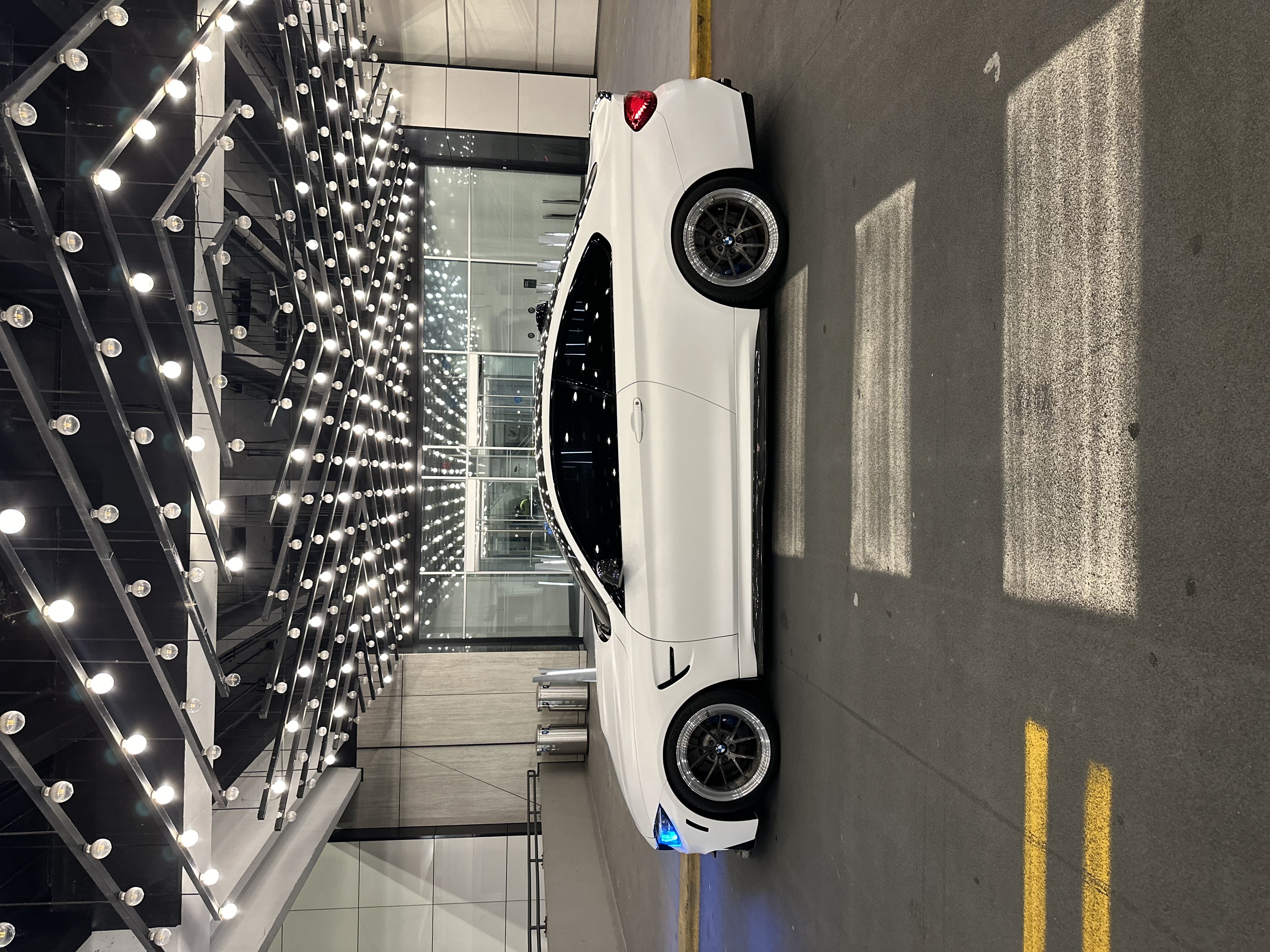 2016 BMW M4 with Motivo Forged MB-C custom wheels in gloss brushed gunmetal and gloss polished clear detail view