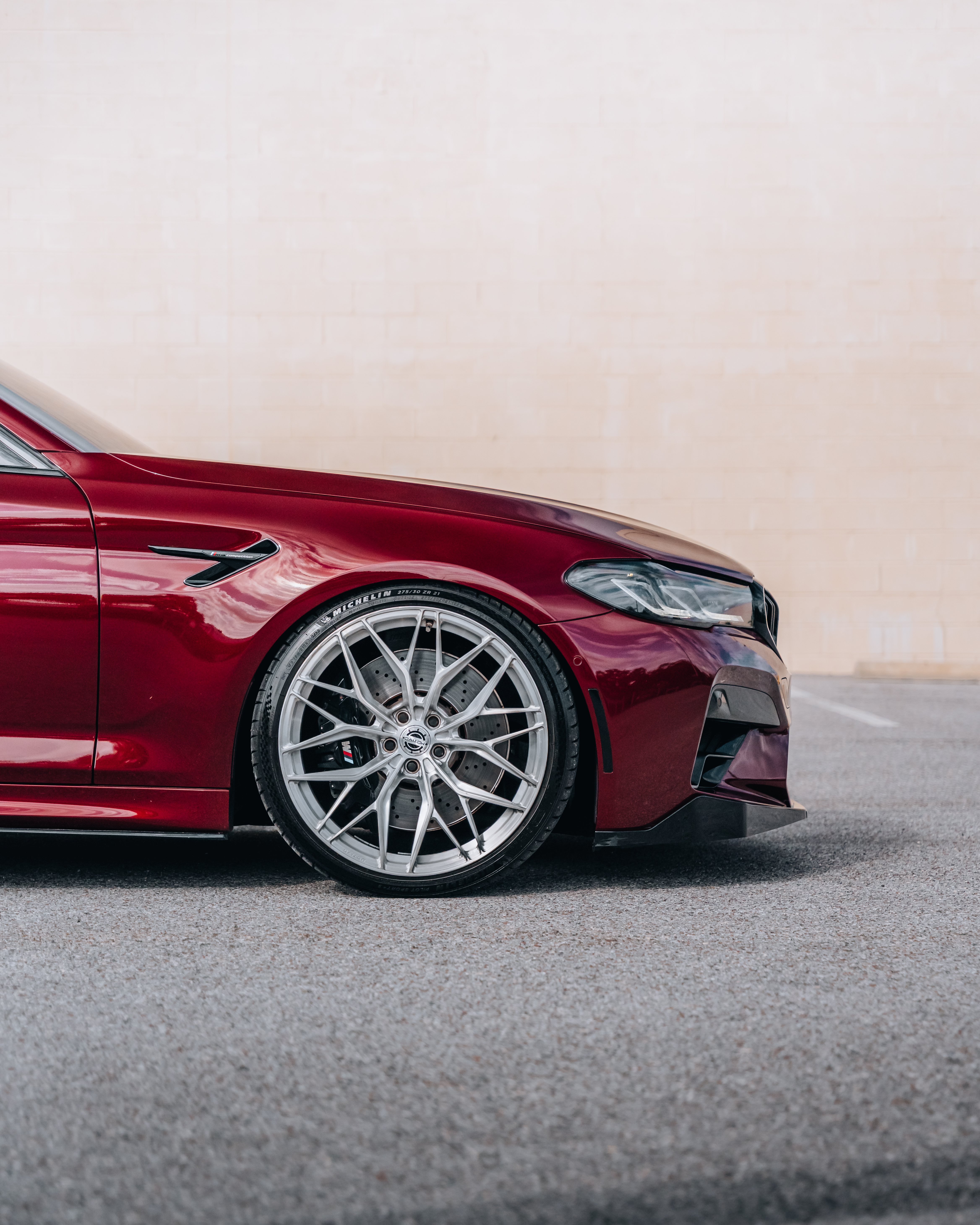 2023 BMW M5 with Motivo Forged MB-E custom wheels in  detail view