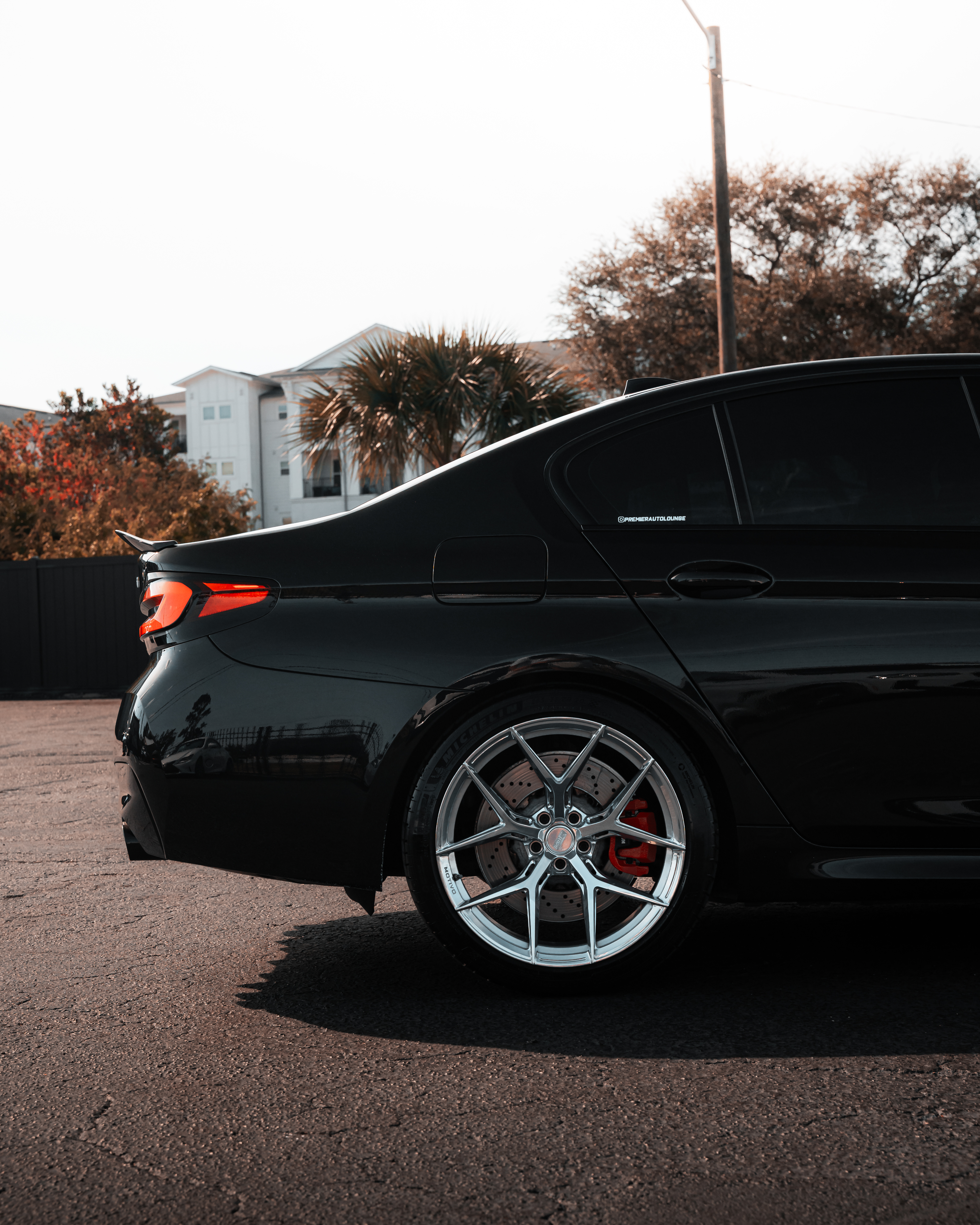 2021 BMW M5 with Motivo Forged MB-H custom wheels in gloss polished clear detail view