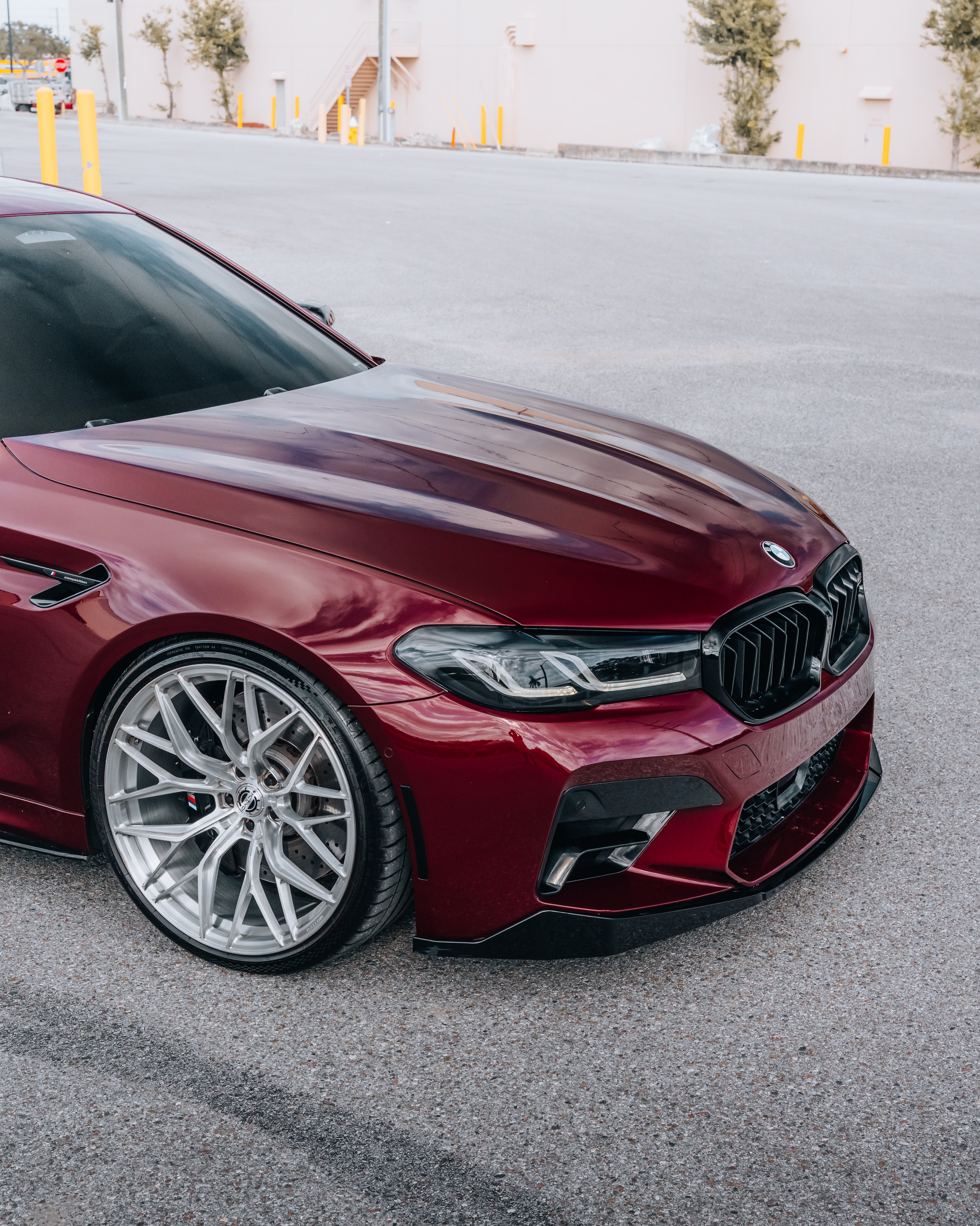 2023 BMW M5 with Motivo Forged MB-E custom wheels in  detail view