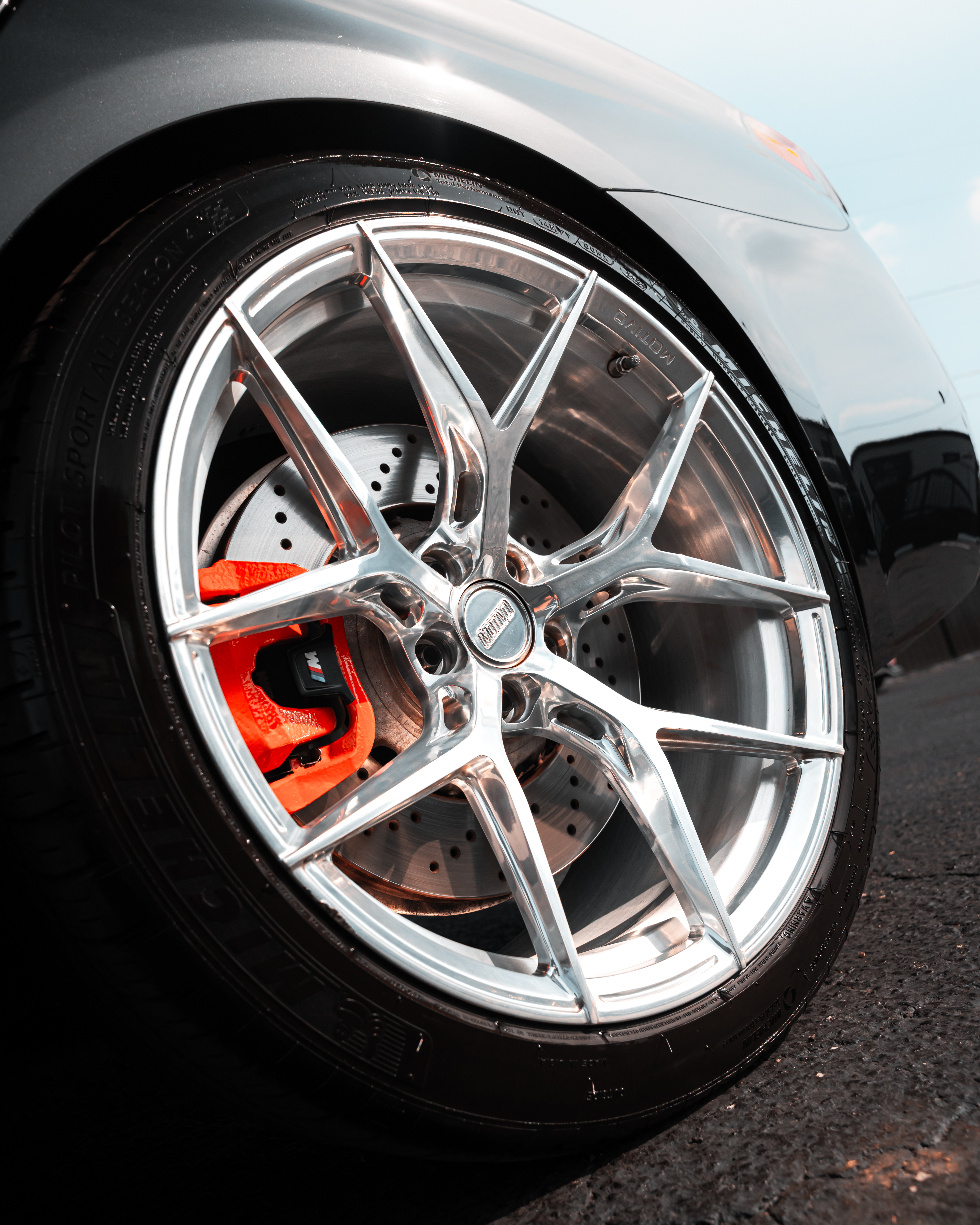 2021 BMW M5 with Motivo Forged MB-H custom wheels in gloss polished clear rear view