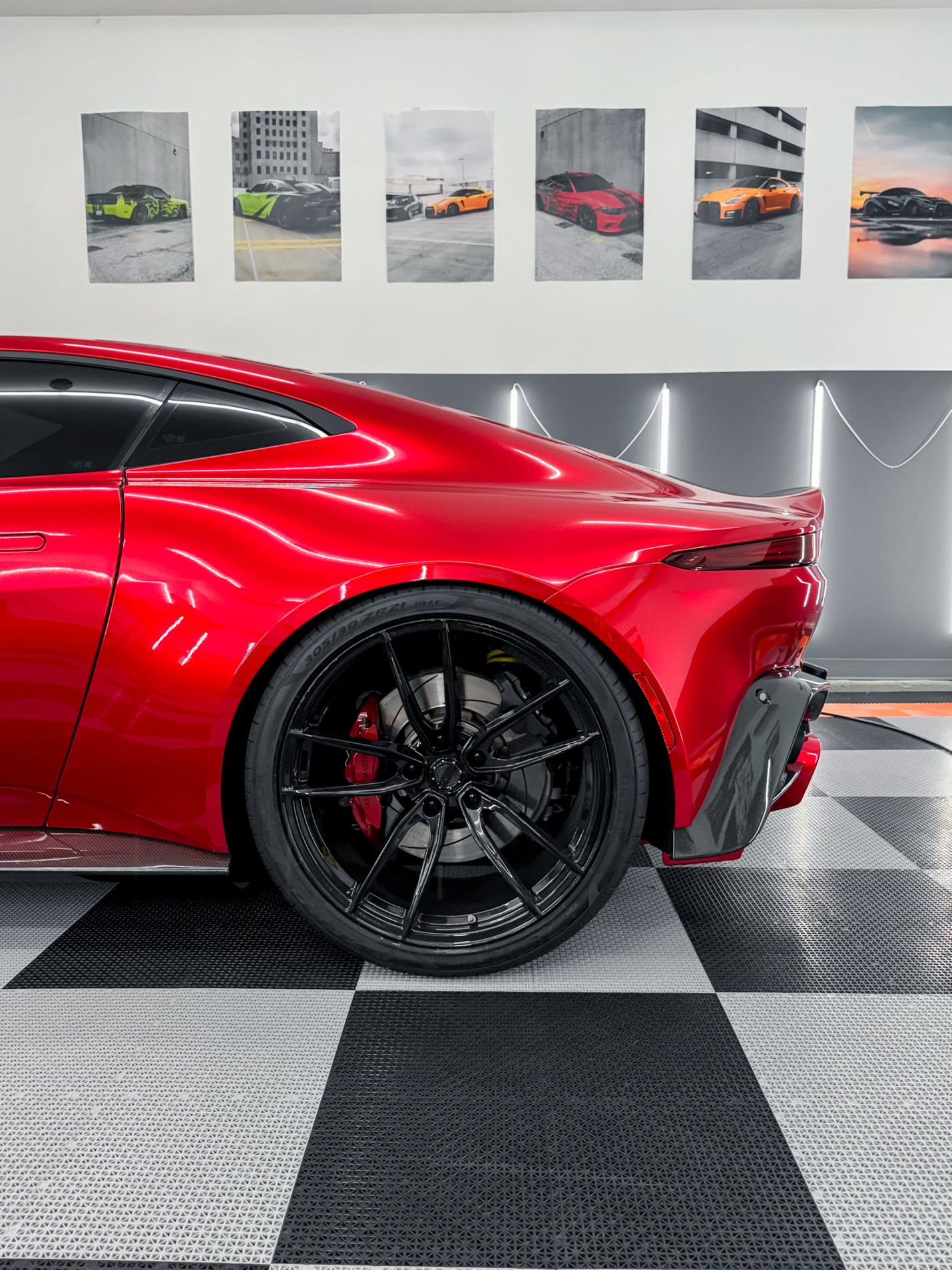 2020 Aston Martin Vantage with Motivo Forged MB-D custom wheels in  detail view