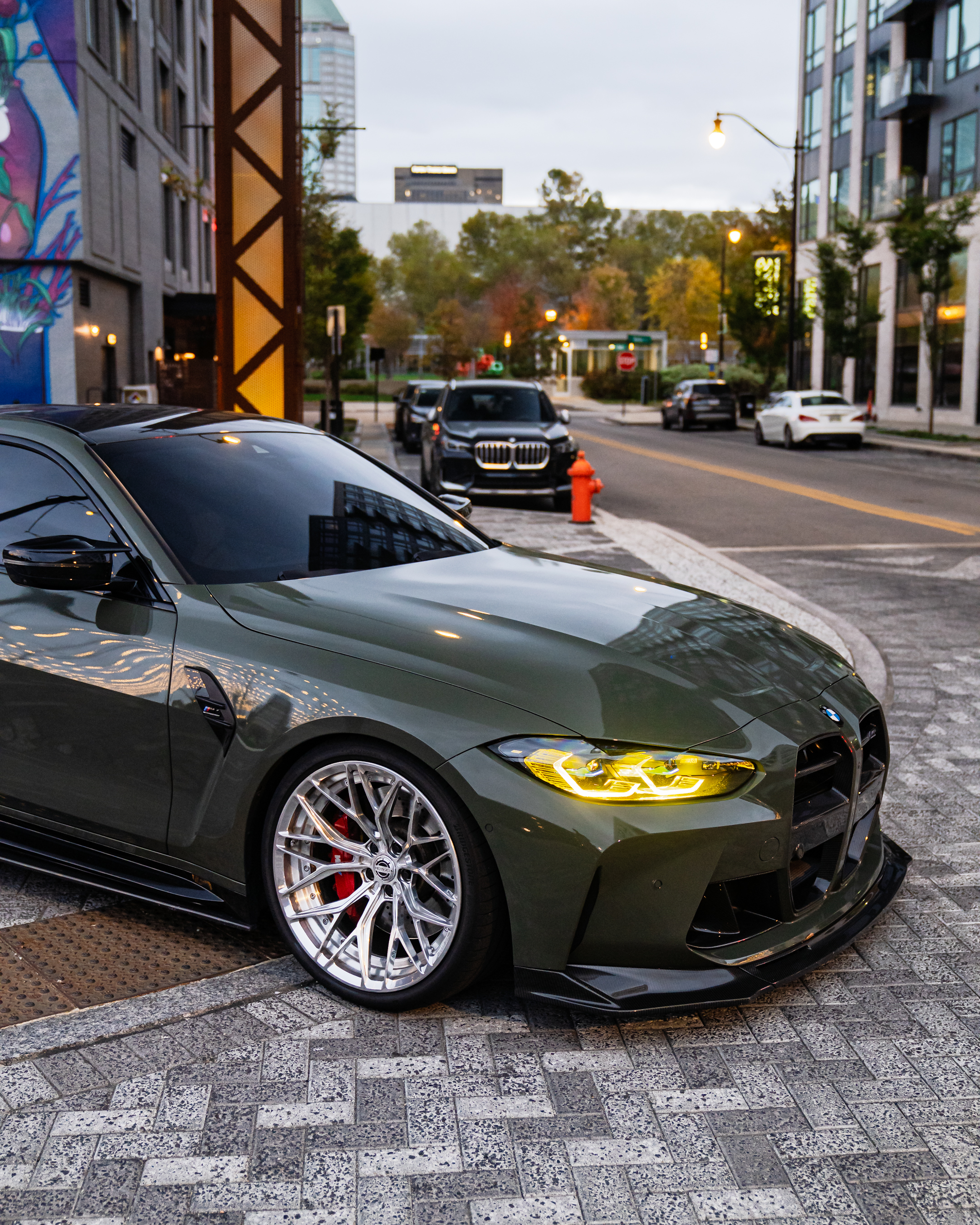 2022 BMW M4 with Motivo Forged CS-C custom wheels in gloss polished clear and gloss brushed clear detail view