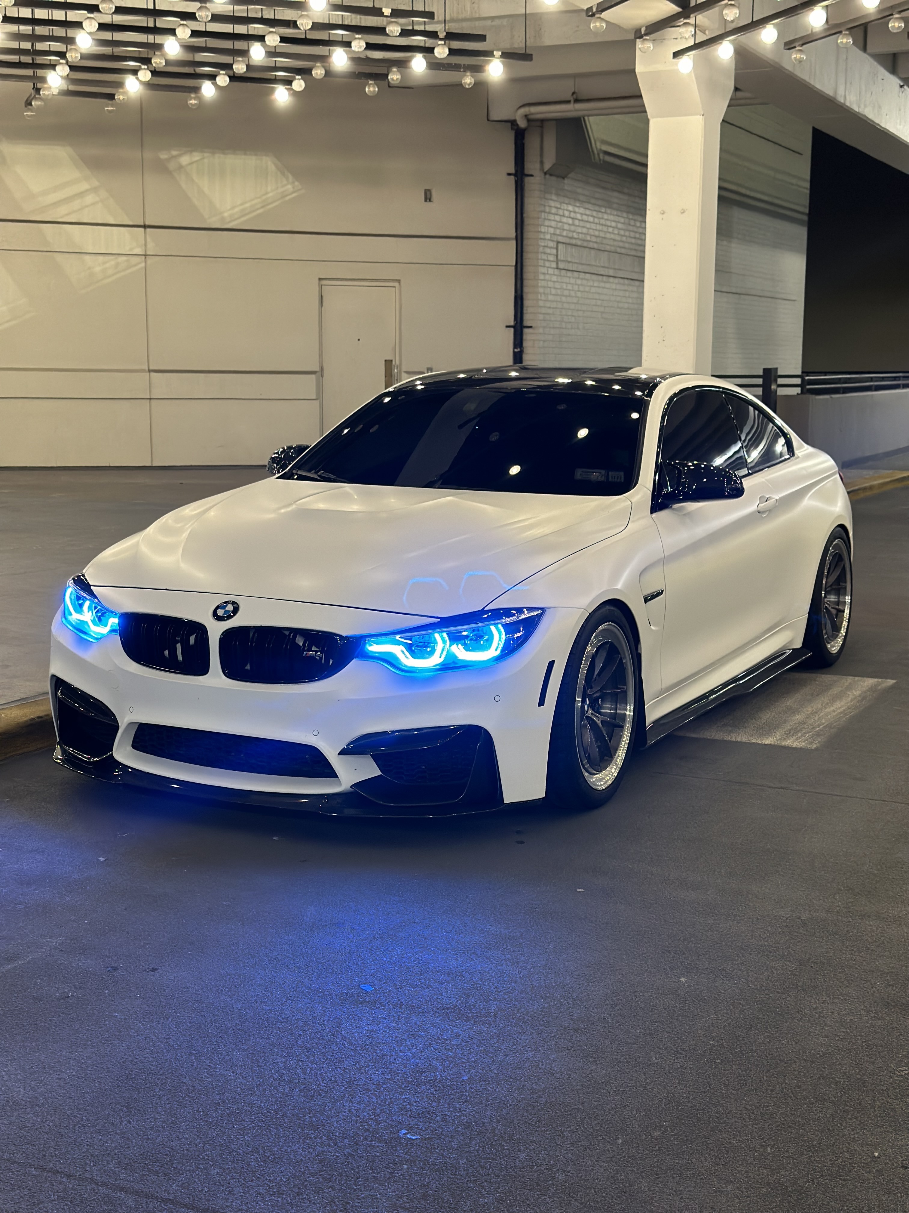 2016 BMW M4 with Motivo Forged MB-C custom wheels in gloss brushed gunmetal and gloss polished clear rear view