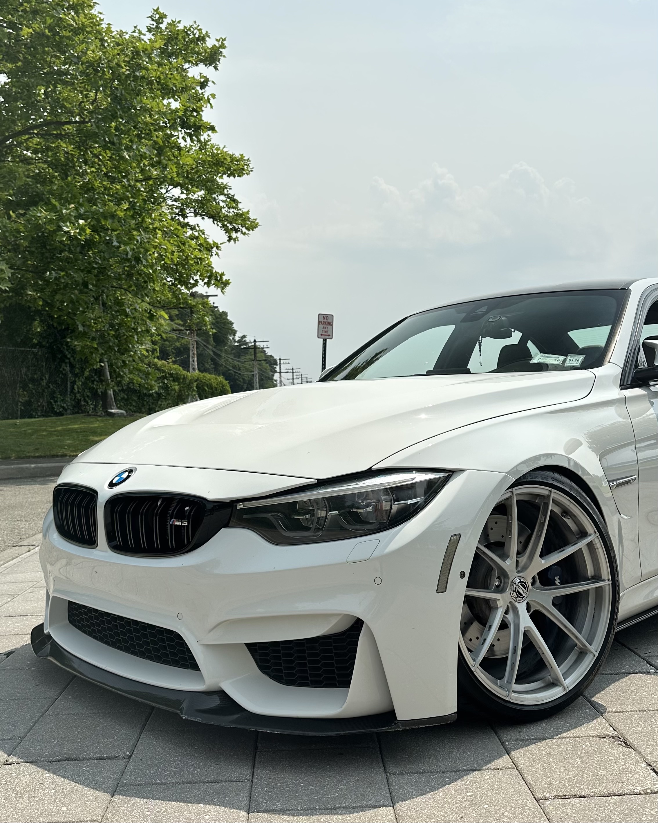 2017 BMW M3 with Motivo Forged MB-K custom wheels in gloss brushed clear detail view