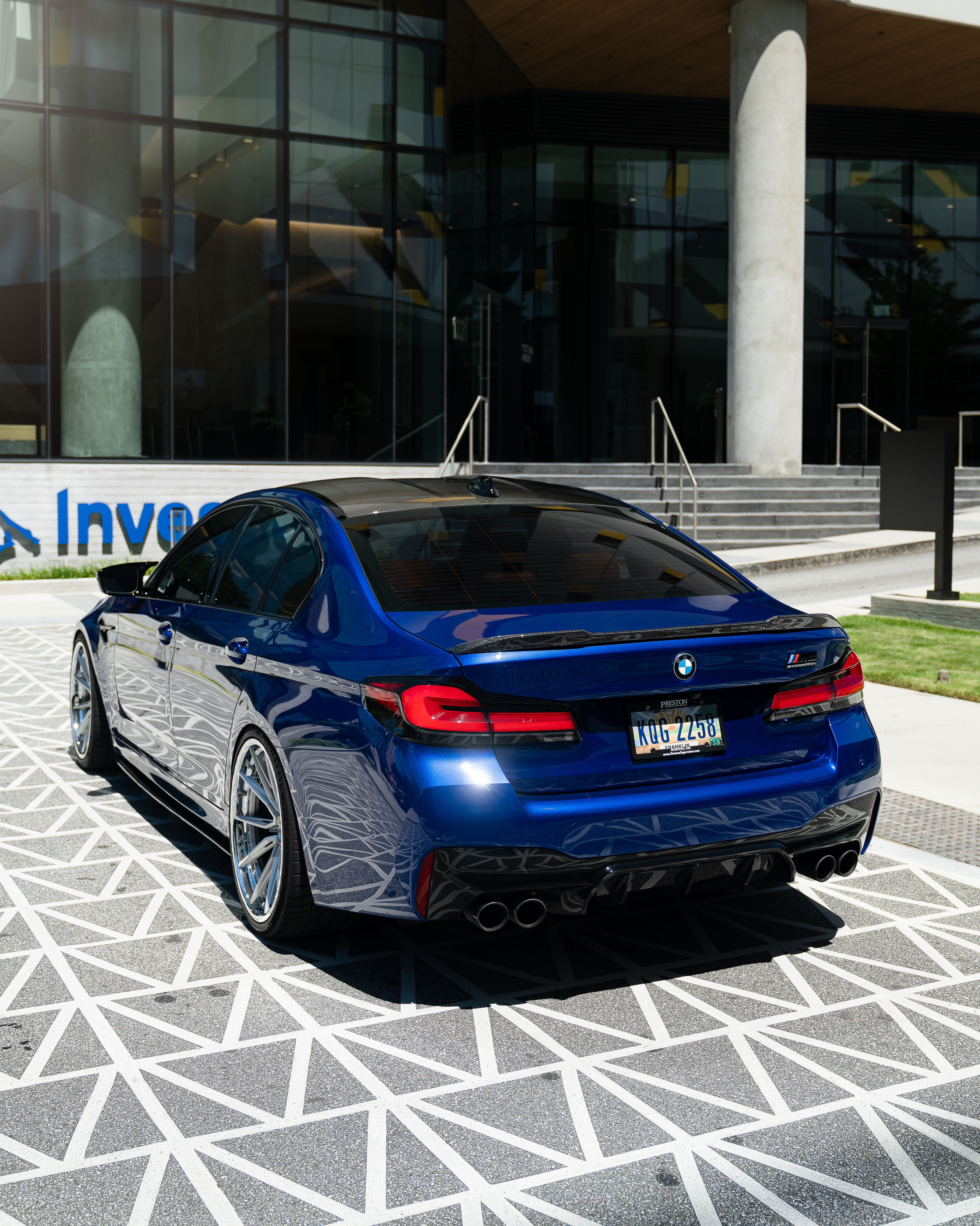 2021 BMW M5 with Motivo Forged CS-R custom wheels in gloss brushed clear and triple chrome detail view